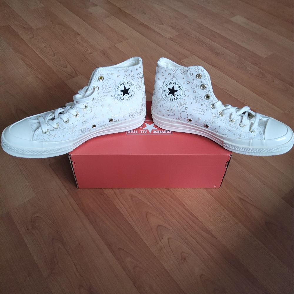 Unisex cream Converse. Size UK 9 - Picture 2 of 5